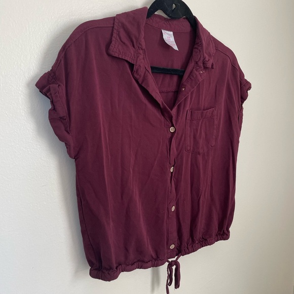 No Boundaries | Burgundy Buttoned Crop Top | Size Small - Picture 4 of 10